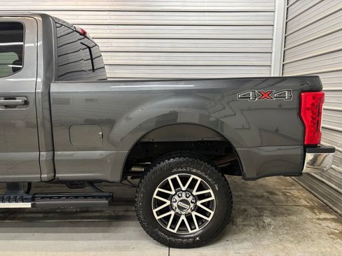 Used 2018 Ford F250 Lariat w/ Lariat Value Package AWD/4WD image 5