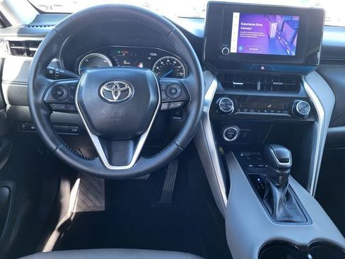 Used 2023 Toyota Venza LE image 16