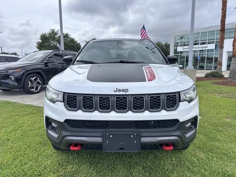 Used 2024 Jeep Compass Trailhawk AWD/4WD image 2