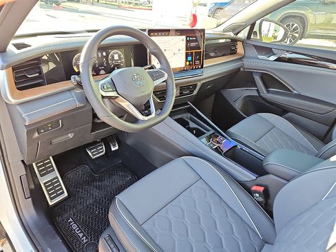 New 2026 Volkswagen Tiguan SEL R-Line image 12