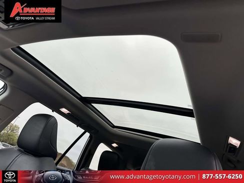 Used 2024 Toyota Grand Highlander AWD image 25