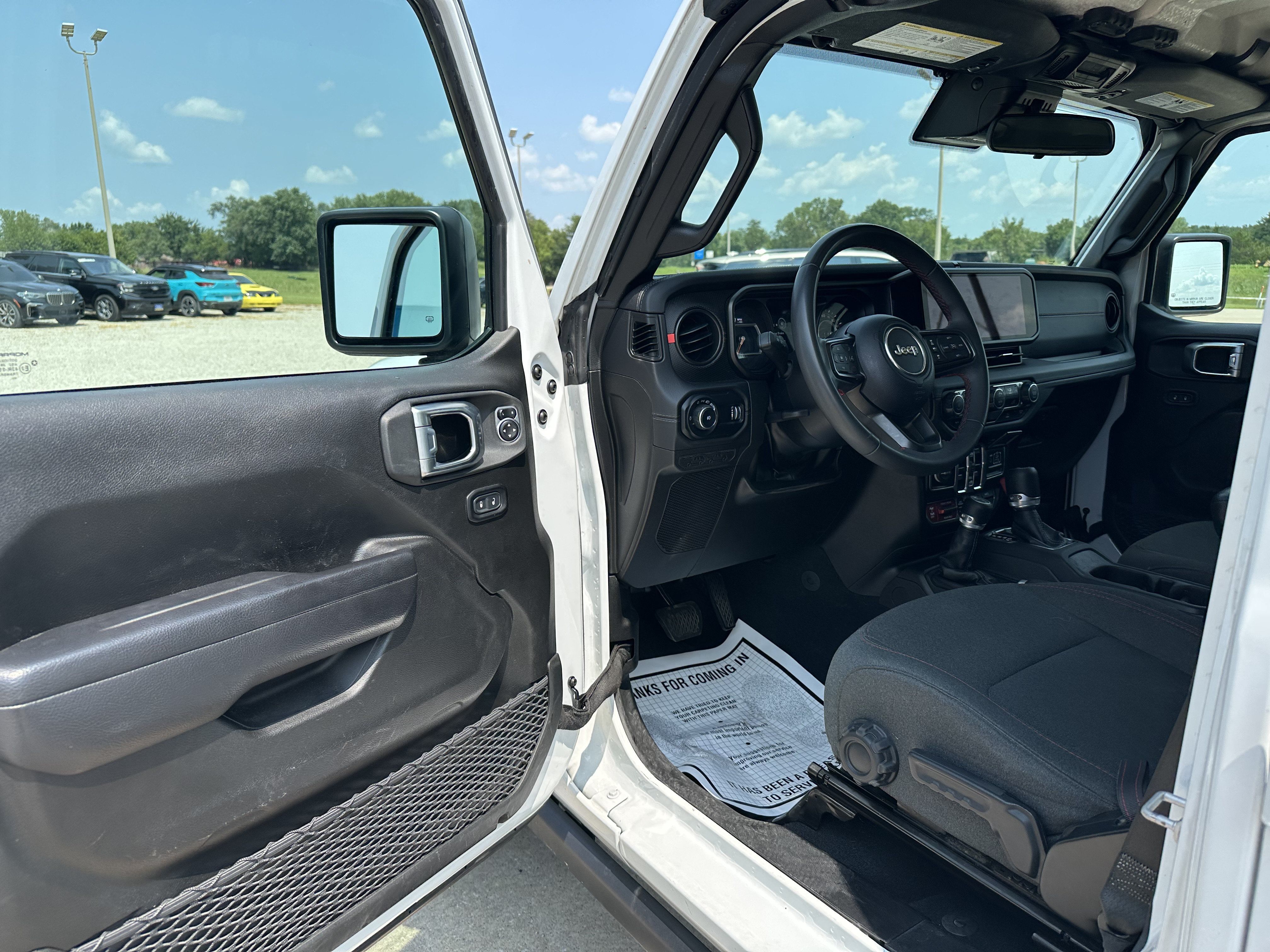 Used 2024 Jeep Wrangler Unlimited Rubicon AWD/4WD image 12