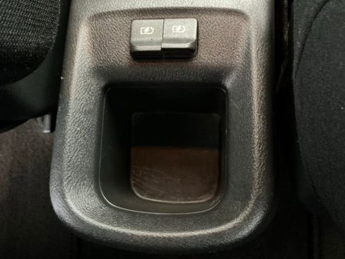 Used 2018 Nissan Kicks SR FWD image 15
