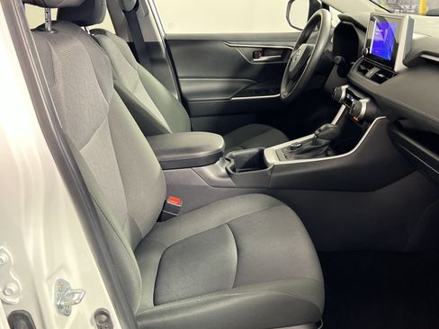 Used 2025 Toyota RAV4 XLE AWD/4WD image 28