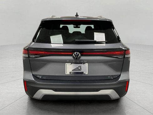 New 2025 Volkswagen Tiguan SE image 4