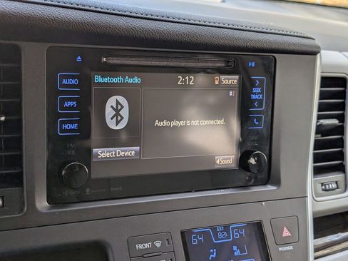 Used 2017 Toyota Sienna XLE image 23