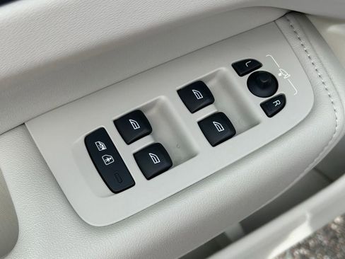 Used 2023 Volvo XC60 B5 Plus image 61