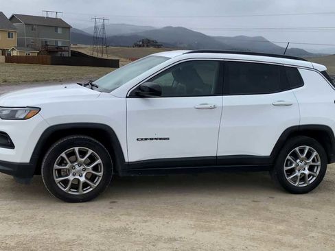 Used 2022 Jeep Compass Latitude image 5