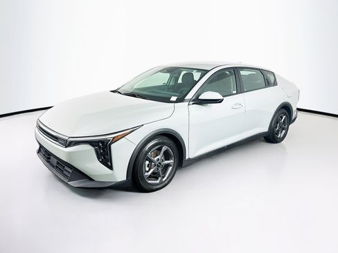 Used 2025 Kia K4 FWD image 3
