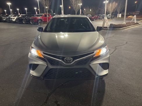 Used 2018 Toyota Camry SE image 2