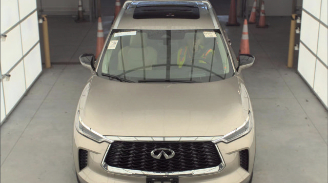 Used 2023 INFINITI QX60 Sensory w/ Vision Package AWD/4WD image 2