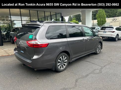 Used 2018 Toyota Sienna XLE AWD/4WD image 4