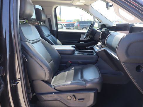 Used 2025 Ford Expedition Active AWD/4WD image 14