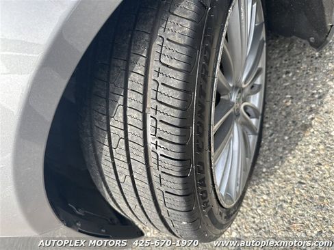 Used 2017 Alfa Romeo Giulia Ti w/ TI Lusso Light Wood Package image 36