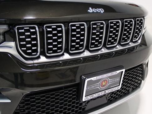 Used 2023 Jeep Grand Cherokee Summit image 34