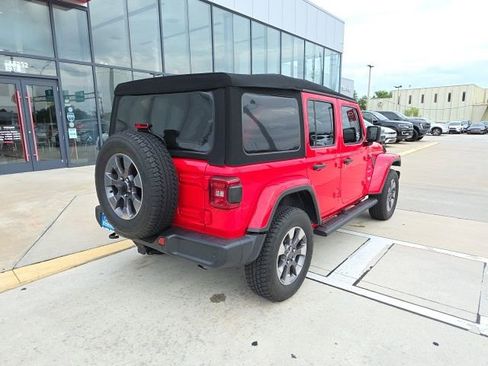 Used 2019 Jeep Wrangler Unlimited Sahara w/ Dual Top Group AWD/4WD image 4
