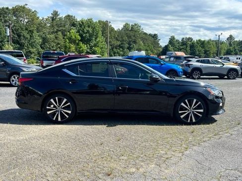 Used 2019 Nissan Altima 2.5 SR FWD image 10