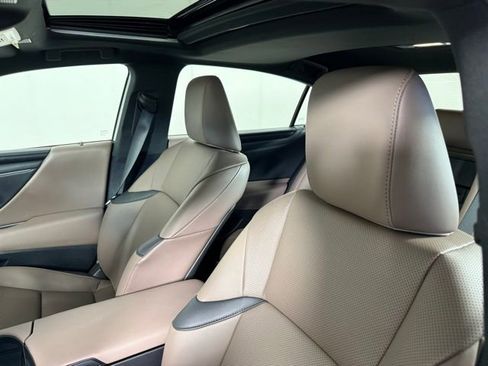 Used 2025 Lexus ES 350 w/ Premium Package image 7