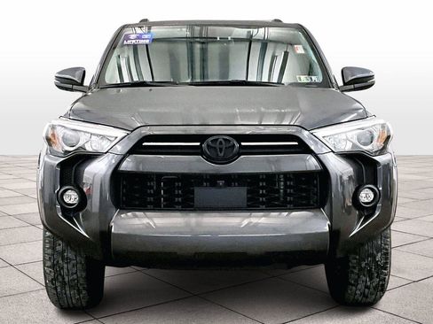 Used 2023 Toyota 4Runner SR5 Premium image 3