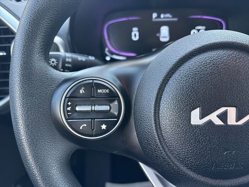 Used 2025 Kia Soul LX w/ LX Technology Package FWD image 19