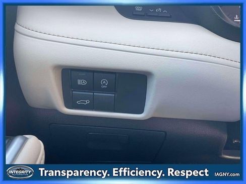 Certified 2023 Toyota Highlander XLE image 20