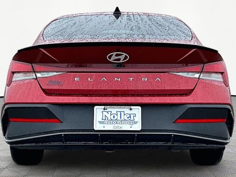 Used 2025 Hyundai Elantra Sport image 4