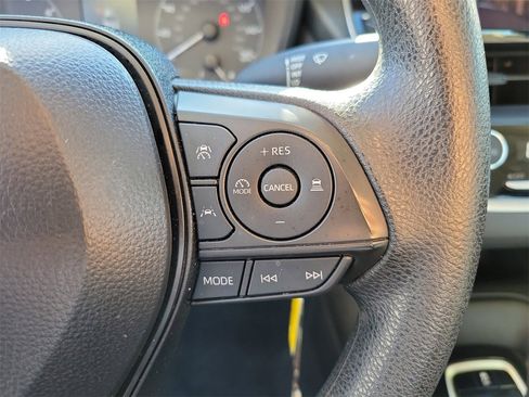 Used 2025 Toyota Corolla LE image 20