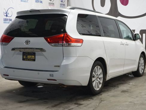 Used 2011 Toyota Sienna XLE image 4