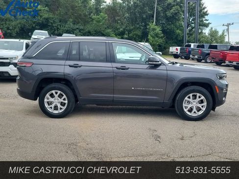 Used 2023 Jeep Grand Cherokee Limited AWD/4WD image 6