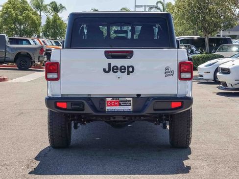 Certified 2022 Jeep Gladiator Sport image 5