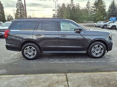 Certified 2025 Ford Expedition Active AWD/4WD image 4