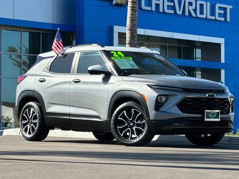 Used 2024 Chevrolet TrailBlazer ACTIV w/ Convenience Package image 2