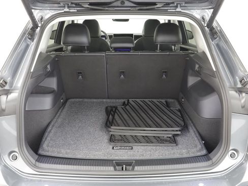 Used 2026 Volkswagen Tiguan SE w/ Panoramic Sunroof Package AWD/4WD image 17
