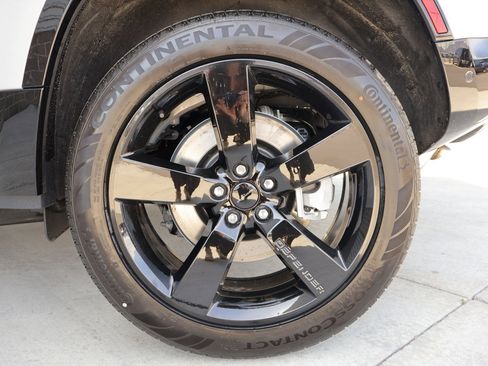 New 2026 Land Rover Defender 110 X-Dynamic SE image 19