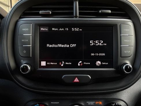 Used 2025 Kia Soul LX w/ LX Technology Package FWD image 25