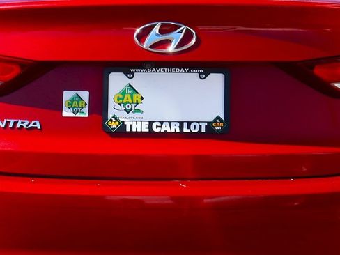 Used 2017 Hyundai Elantra SE image 21