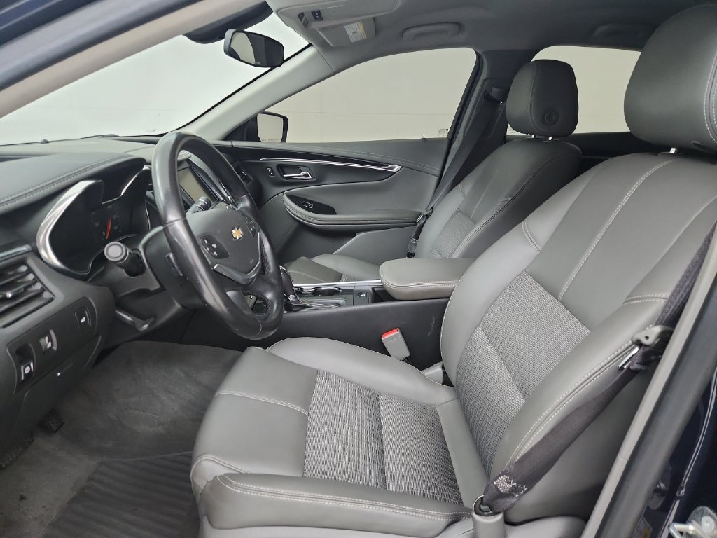 Used 2018 Chevrolet Impala LT FWD image 2