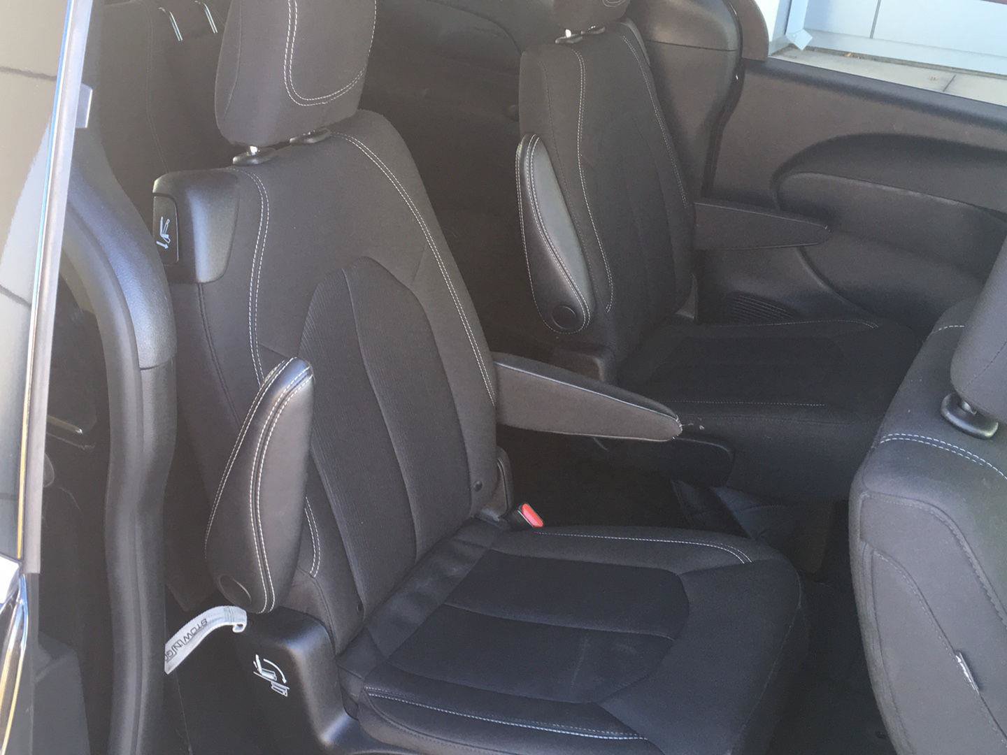 Used 2023 Chrysler Pacifica Touring FWD image 29