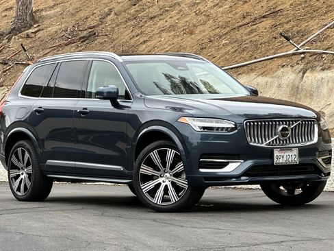 Used 2025 Volvo XC90 T8 Plus AWD/4WD image 2