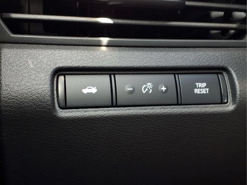 Used 2025 Nissan Altima 2.5 SV FWD image 19