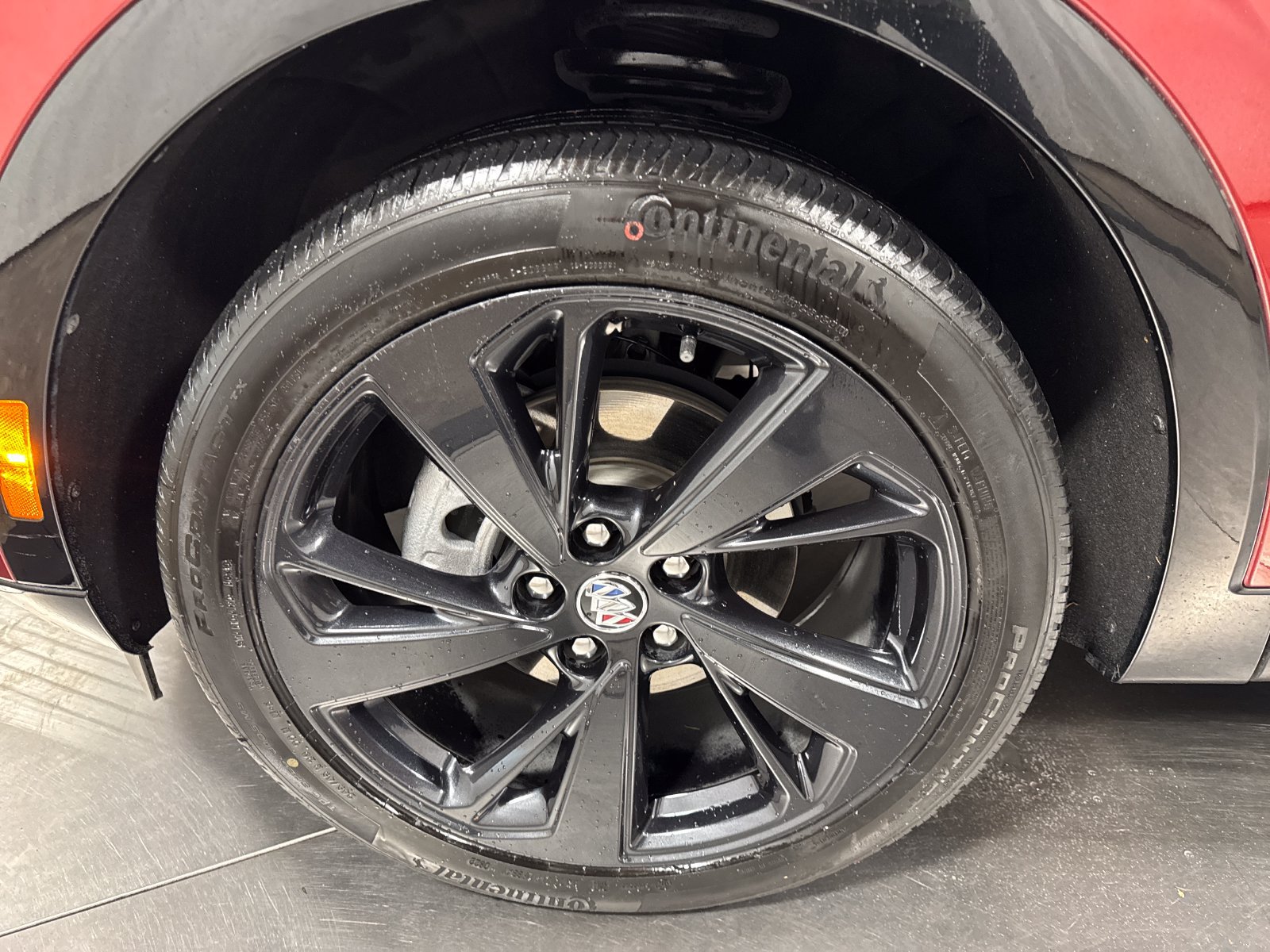 Used 2022 Buick Envision Essence w/ Sport Touring Package FWD image 2