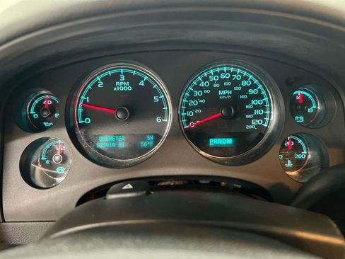 Used 2014 Chevrolet Suburban LT image 12