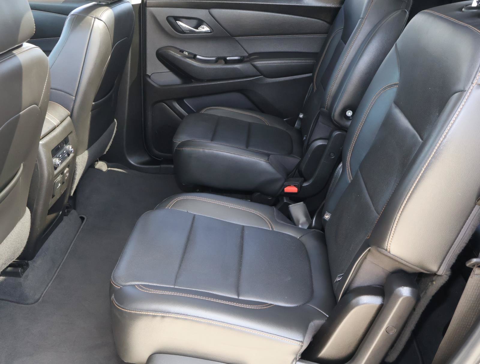 Used 2020 Chevrolet Traverse Premier FWD image 22