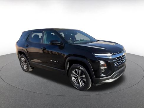 Used 2025 Chevrolet Equinox LT image 2