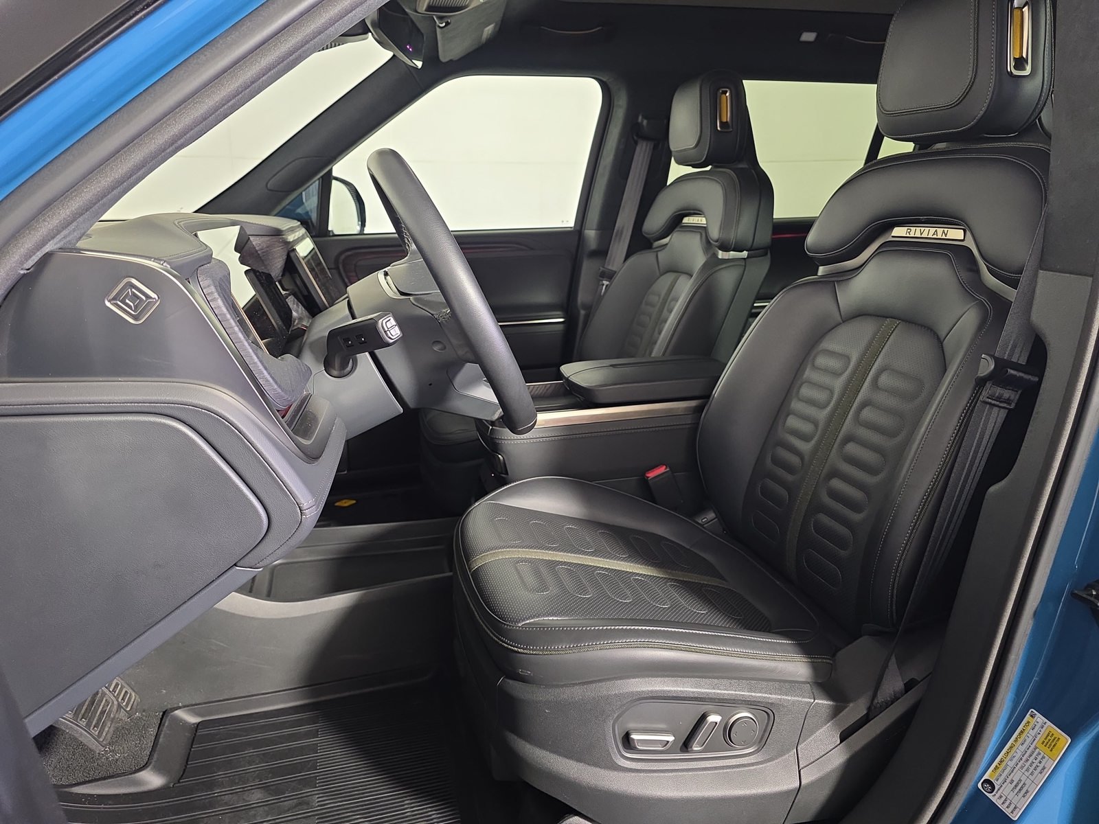 Used 2025 Rivian R1S Adventure Dual AWD/4WD image 20