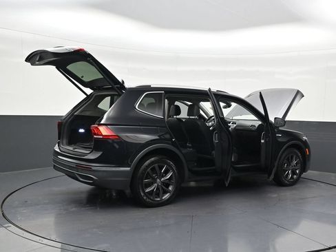 Used 2022 Volkswagen Tiguan SE w/ Panoramic Sunroof Package AWD/4WD image 30