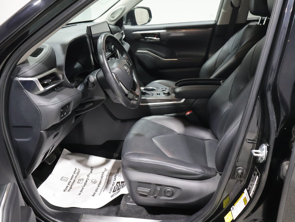 Used 2024 Toyota Highlander Limited AWD/4WD image 10