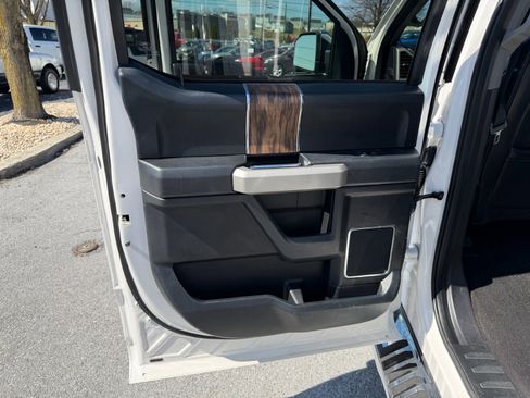 Used 2018 Ford F150 Lariat w/ Equipment Group 502A Luxury AWD/4WD image 19