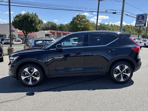 Certified 2025 Volvo XC40 B5 Plus image 4