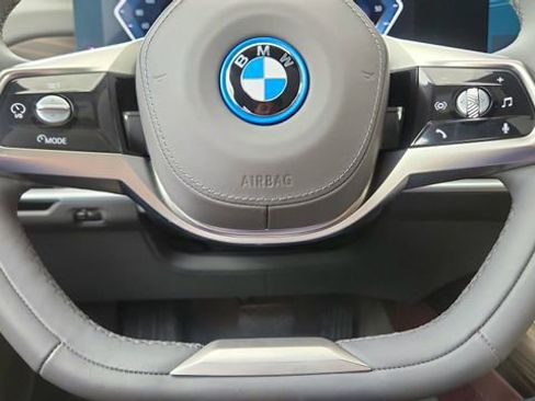 Used 2025 BMW i7 eDrive50 w/ Executive Package image 41